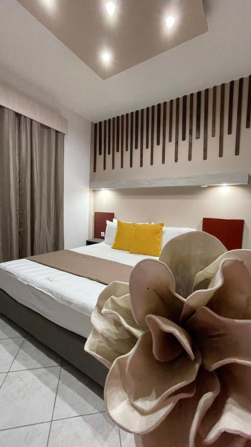Premium Suites Ofrínion Eksteriør bilde